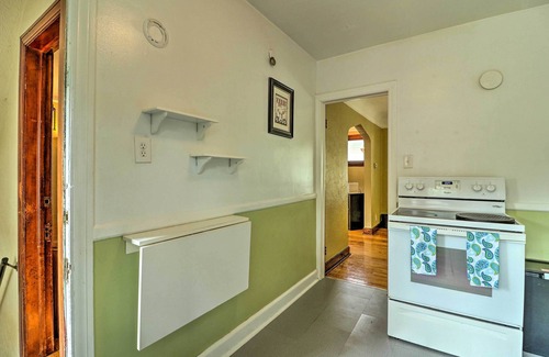 Ferndale Apartment | Cozy Duplex: Half Mi to Magic Bag & Woodward Ave!