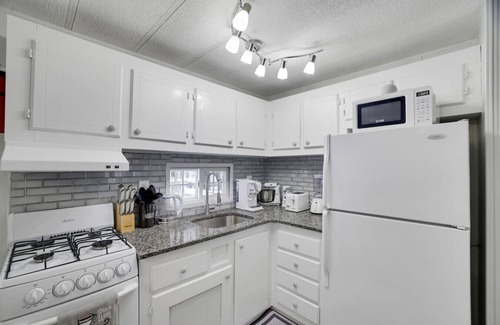 Gouldsboro Cabin | Cozy Eagle Lake 2BR Pocono Cabin Near Attractions