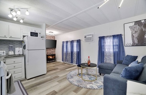 Gouldsboro Cabin | Cozy Eagle Lake 2BR Pocono Cabin Near Attractions