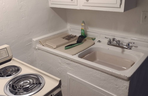 Pittsburgh Apartment | Cozy Efficiency Apartment. Minutes from downtown Pittsburgh.