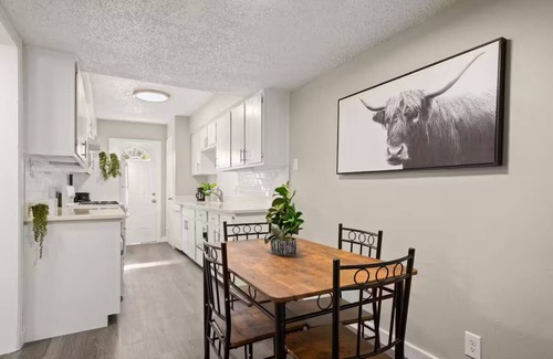 South Manchaca Apartment | Cozy Emerald Hideaway - Pet Friendly