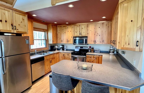 New Auburn Cabin | Cozy Family Cabin on Island Chain of Lakes