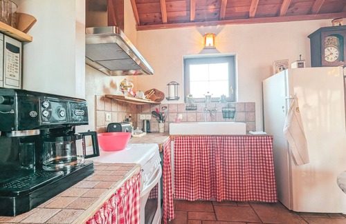 Pouligny-Notre-Dame Cottage | Cozy Family Retreat with Golf & Spa Access, Pets Welcome