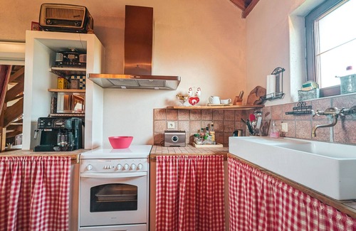 Pouligny-Notre-Dame Cottage | Cozy Family Retreat with Golf & Spa Access, Pets Welcome