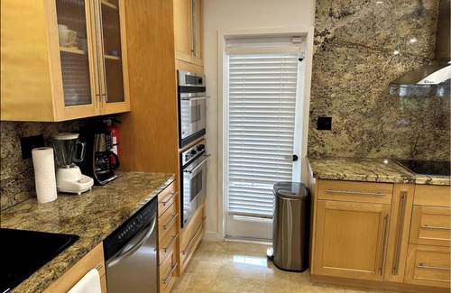 Lauderdale Isles House | Cozy Family-Friendly 3 bedroom Waterfront Home with Pool in Ft. Lauderdale