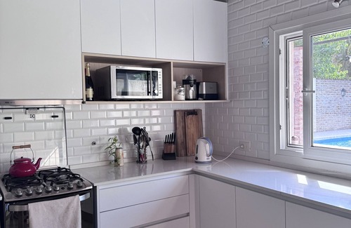 Villa Udaondo House | Cozy family house in Parque Leloir with swimming pool, barbecue and lots of greenery.