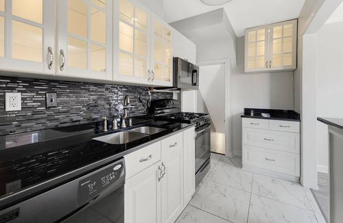 Fairlawn House | Cozy Family, Pet-Friendly 3B2B Home in Prime SE DC