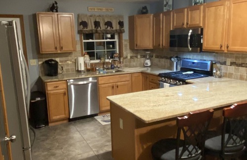 Albrightsville House | Cozy Family Pocono Ranch w/HOT TUB, Fireplace & Deck