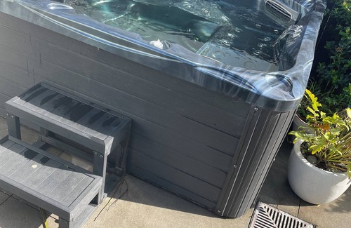 Auckland House | Cozy Family Retreat on Herald Island