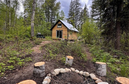 Vavenby Cabin | Cozy Farm Stay Forest Cabin