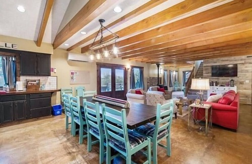 McMinnville Other | Cozy Farm Stay | Mins to Downtown Mac | Petey the Donkey