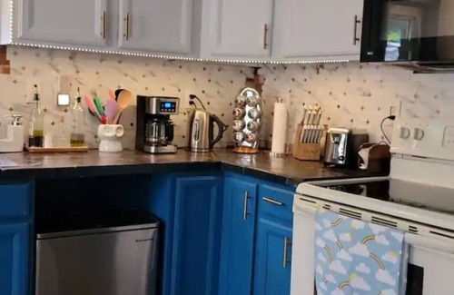 Ranshaw House | Cozy Farmhouse in Shamokin close to Knobels.