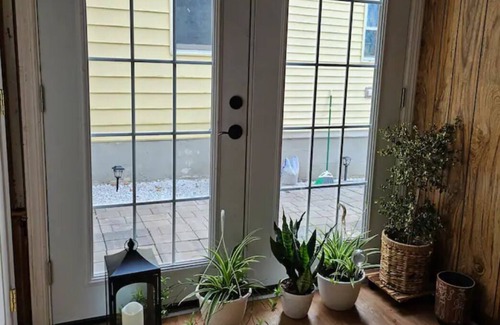 Ranshaw House | Cozy Farmhouse in Shamokin close to Knobels.