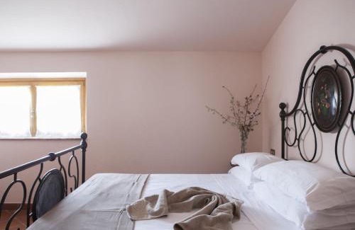 Arezzo House | Cozy Farmhouse with Pool