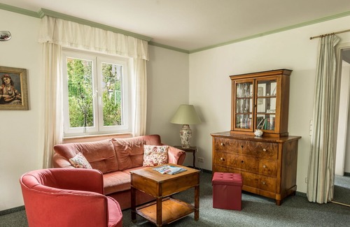 Petershausen-Ost Apartment | Cozy "Ferienwohnung Ruth" With Terrace & Wi-Fi; Street parking available