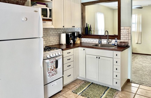 Battle Creek Cottage | Cozy Fine Lake Cabin Retreat! 🍁Fall Specials 🍂