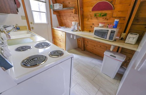 Heber Cabin | ★Cozy Forest Cabin w/Firepit/Grill/Trails/Fishing★