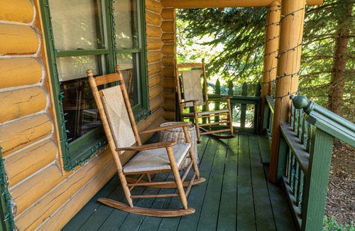 Sandy Cottage | Cozy Forest Cottage