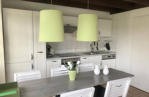 Stavenisse House | Cozy four-person bungalow with a covered terrace