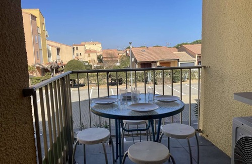 Saint-Pierre-la-Mer Apartment | Cozy 1BR Apartment, Balcony, A/C, 200m from Beach, Parking Included