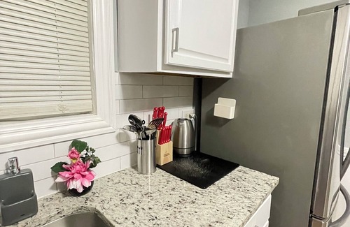 Park Forest House | Cozy Full Home + Free Parking + Fast Wi-fi & Central Area