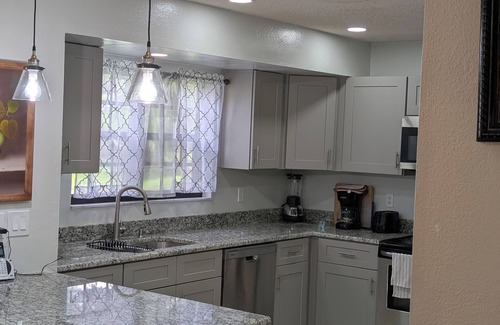 Palm Bay House | Cozy full house centrally located to main Florida attractions and beaches.