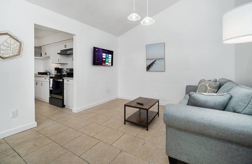 Southpoint Apartment | Cozy, fully-furnished 2BR/1BA apartment with ample parking in Jacksonville's Southside