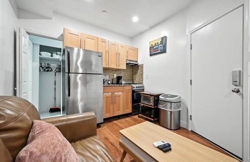 Old City Apartment | Cozy Fully Furnished Studio in Philadelphia