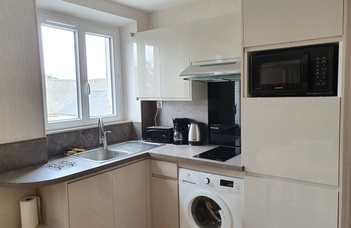 Bazoches-les-Gallerandes Apartment | Cozy Getaway in Bazoches-Les-Gallerandes - 2BR, Full Kitchen, TV, Shared Courtyard