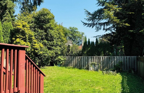 Lynn Valley House | Cozy Garden 2 bedrooms Suite in welcoming North Vancouver with WiFi