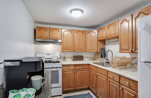 Noble Square Apartment | Cozy Garden Apartment in Chicago