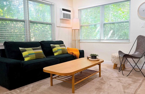 Poinsettia Heights Apartment | Cozy Garden Bungalow - Pets/Parking/Beach