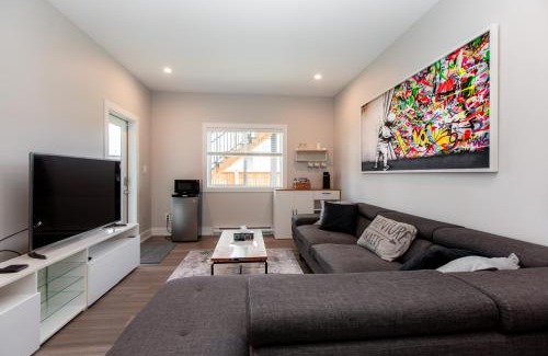 Langford Apartment | Cozy Garden Suite with Hot Tub and Perfectly Located