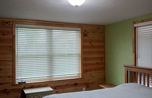 Friesland House | Cozy get-away within 45 minutes of Wis. Dells, Madison, and Oshkosh.