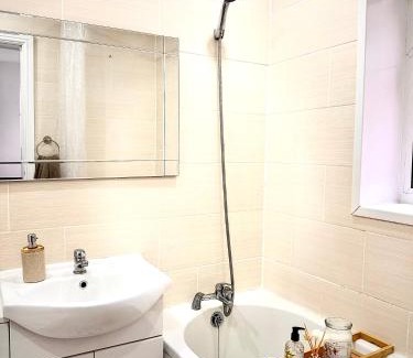 Warwick Apartment | Cozy getaway in heart of warwick