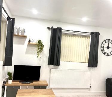 Warwick Apartment | Cozy getaway in heart of warwick