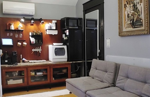 Amherst Apartment | Cozy getaway: Relaxing bijou retreat Under the Hemlocks