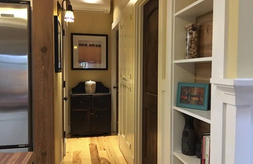 Laurelhurst House | Cozy Getaway w/Hot tub, Fireplace, Firepit & A/C
