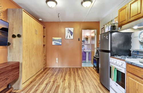 Alyeska Cabin | Cozy Girdwood Cabin Hot Tub Walk to Alyeska Slopes