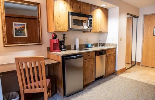 Crested Butte Condo | Cozy Grand Lodge Studio - Hot Tub, Pool, Pets OK
