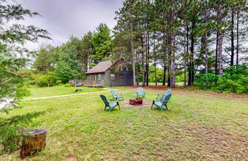 Adams House | Cozy Green Cottage