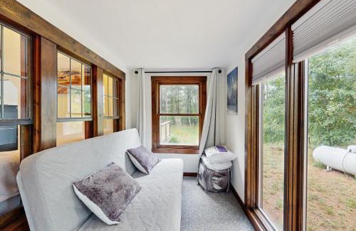 Adams House | Cozy Green Cottage