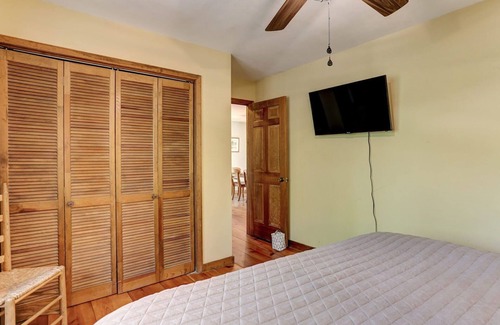 Big Canoe Cabin | Cozy Guest Home with a Deck and Forest Views | Pet Friendly for Long/Short Stays