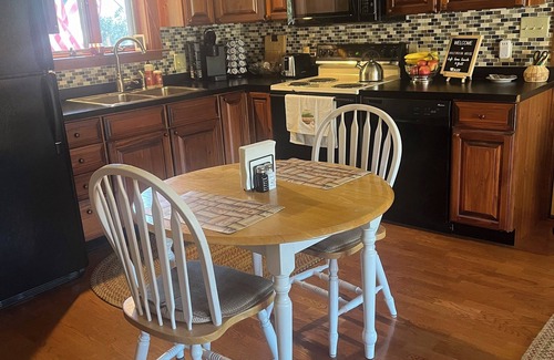 Port Matilda House | Cozy Guest House on Working Farm, 15 mins from PSU/Beaver Stadium