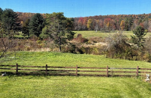 Port Matilda House | Cozy Guest House on Working Farm, 15 mins from PSU/Beaver Stadium