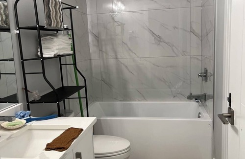 Regional District of Nanaimo Apartment | Cozy Guest Room in Nanaimo, BCnLicense # 5033162, Registration # H739112418