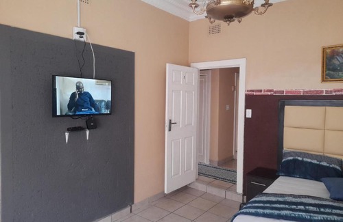 Springs House | Cozy guesthouse springs