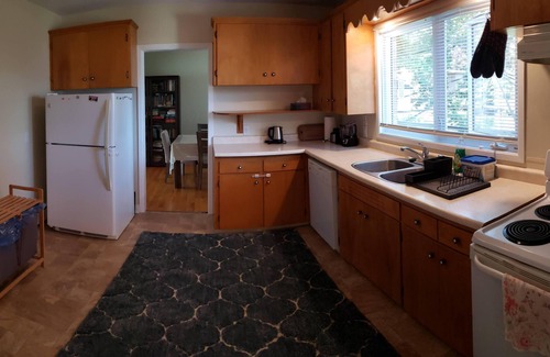 Clayton Park House | Cozy Halifax Stay with Games, Office & Kayaks – Family-Friendly!