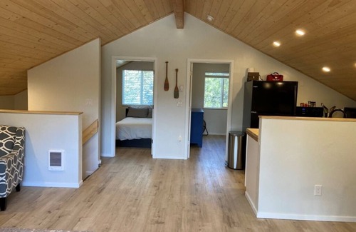 Rexford Cabin | Cozy Hill Top Hideaway loft with Koocanusa lake views and cove