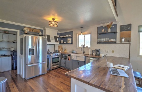 Rifle House | Cozy Hillside Home w/Rifle Gap & MTN Views, Hot Tub, Decks, Grill, Near Golfing